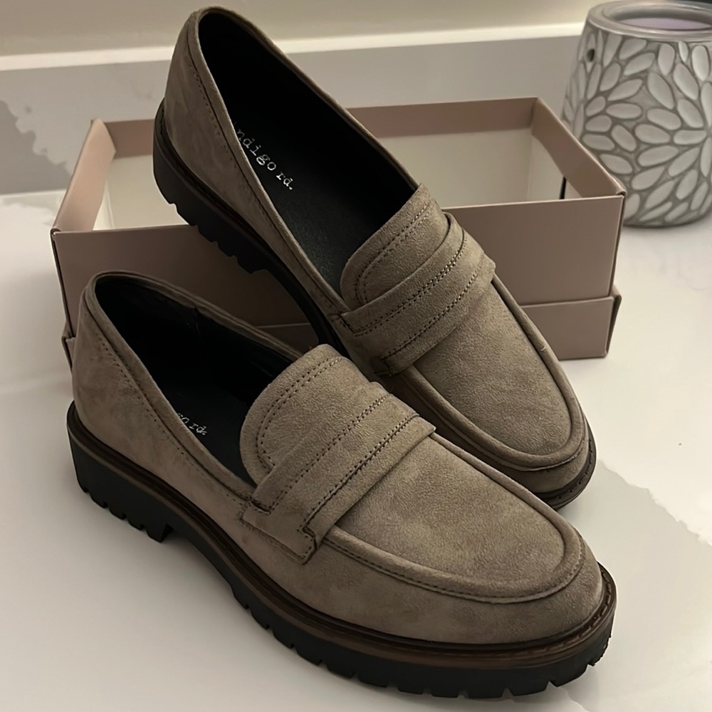 Women’s tan suede Indigo Rd. 7.5 casual loafers